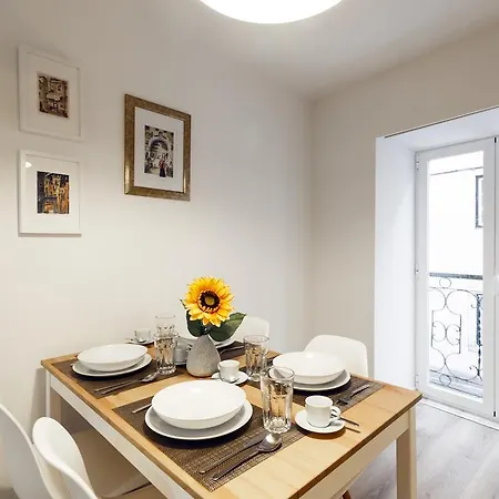 Whome | Alfama Premium Apartmán *